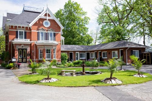 Gananoque Hotel | The Woodview Inn