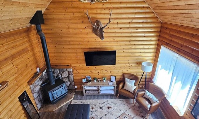 Apple Valley Cabin | The Woody Cabin in Southern Utah, 39 Mi from Zion.