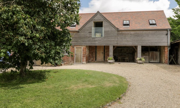 Warminster Cottage | THE WOOL BARN, pet friendly, character holiday cottage in Warminster