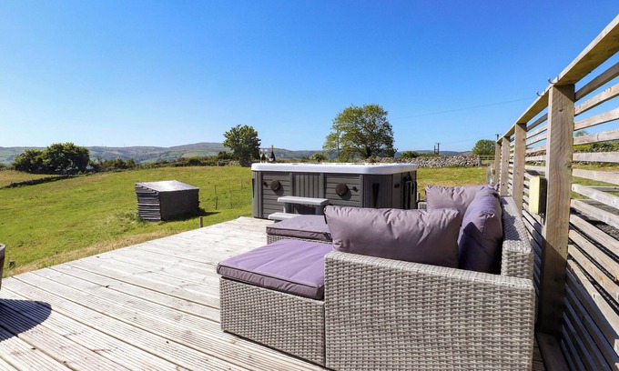 Rhyd-y-foel Cottage | THE WREN, romantic, luxury holiday cottage, with hot tub in Llysfaen