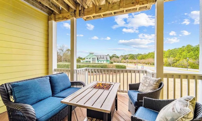 Bermuda Bay House | The Wright Stuff OBX, a Vintage Airplane Themed Vacation Home in KDH, NC