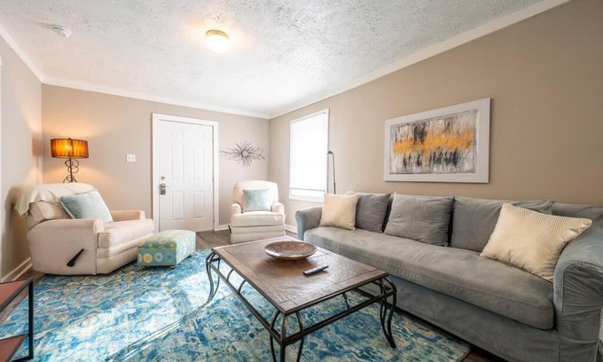 Indianapolis House | The Yellow Door Bungalow near Downtown