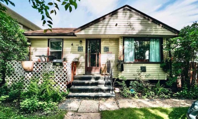 Northeast Edmonton House | The Yellow House - Great family spot