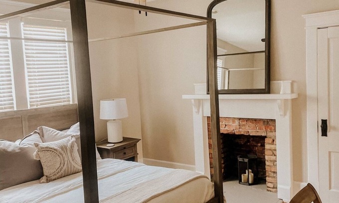 Portland House | The Yellow House - Hidden Gem in heart of Portland