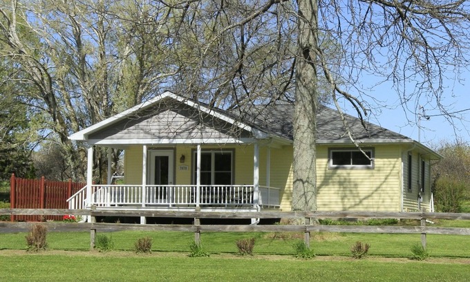 Egg Harbor House | THE YELLOW HOUSE IN EGG HARBOR -Premier Status, Walk to all Egg Harbor Locations