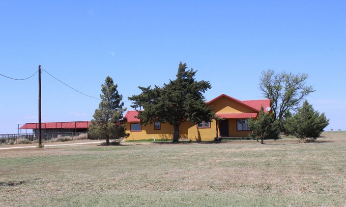 Tulia House | The Yellow House on Tule Creek with Room for your Horses!