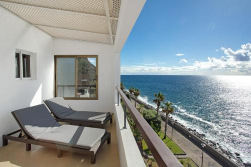 Jardim do Mar House | The Yellow House