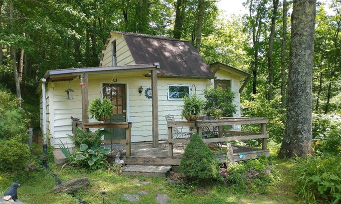 Highlands House | The Zen Den Guest Suite on Loma Linda Farm nLocation and Comfort, Highlands, NC