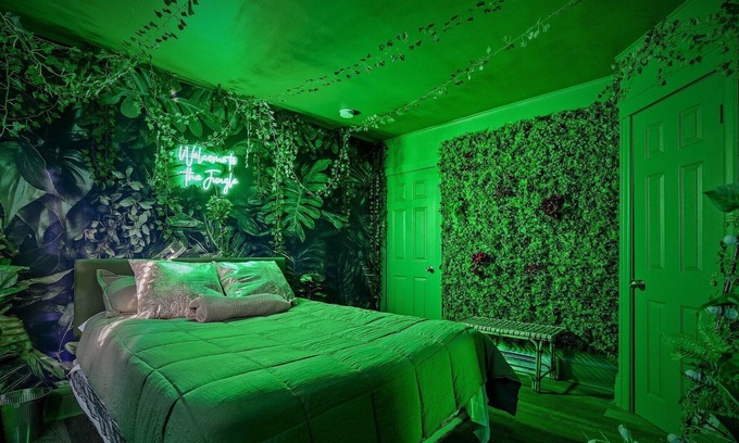 Frankford Apartment | TheHottieHouse : Fun Fantasy 2 Bedroom Apt On Blvd
