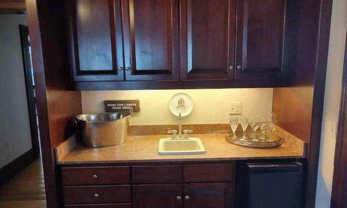 Manteo House | TheManteoHouse-Downtown Social District&Waterfront