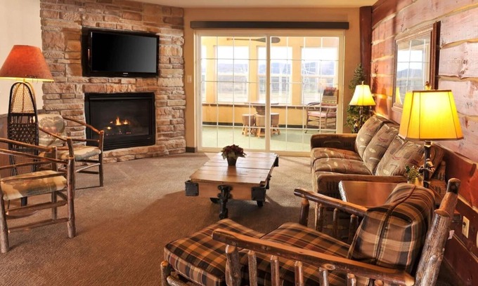 Onalaska House | Theme Suite Mini Premier, Fireplace, Stoney Creek Onalaska | 2 Units