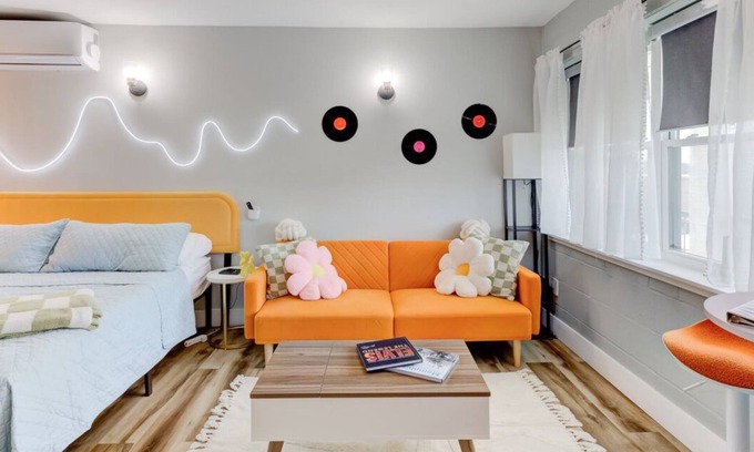 Downtown Memphis Apartment | Themed Lux Loft with King Bed, Free Parking & Wi-Fi