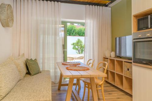 Ouranoupoli House | theopisti home