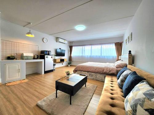 Ban Mai Apartment | ThePeachRoomที่พักใกล้อิมแพคเมืองทอง เตียงควีนไซส์