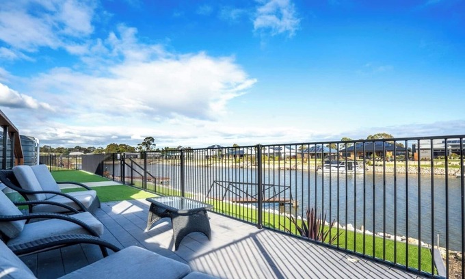 Seymour House | Theriverbend43 Wellington Marinan· Wellington East, South Australia