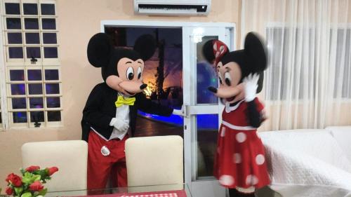 Olimpia House | THERMAS DOS LARANJAIS PÉ NA AREIA MICKEY e MINNIE TOP MIL