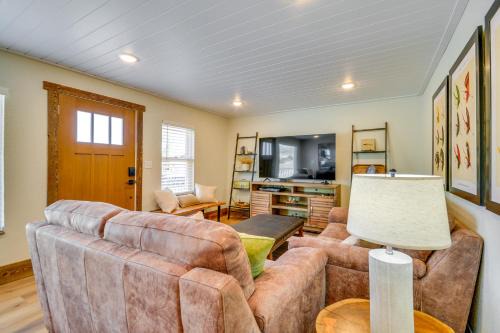 Thermopolis House | Thermopolis Vacation Rental Walk to Bighorn River