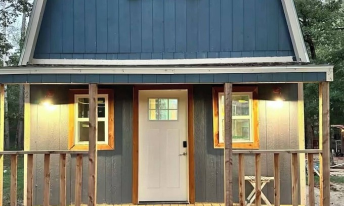 Zavalla Cabin | TheWestStay 2.0 Cozy cabin with WiFi and AC in Zavallan4 miles to the boat ramp