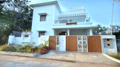 Auroville House | Thilaga White House