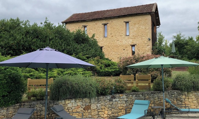 Sainte-Alvere House | Things in life: le séchoir à tabac, charming gîte with large swimming pool