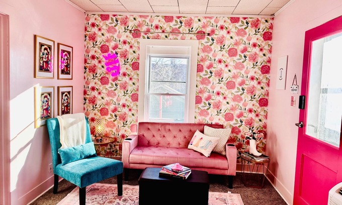 Russell Condo | Think Pink: 1 Bed/1Bath/Kitch/Deck/Grill/Laundry/Firepit-Up to 4pp-Pet Friendly