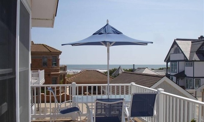 Stone Harbor House | Third from the beach- Ocean and Beach Views !