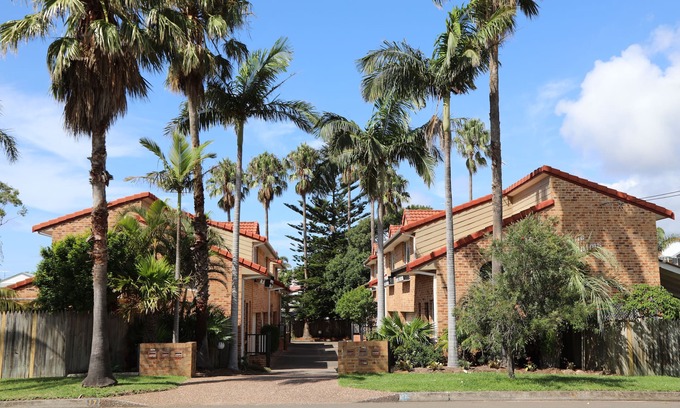 Thirroul House | Thirroul Beach NSW South Coast - 2 minutes to beach!