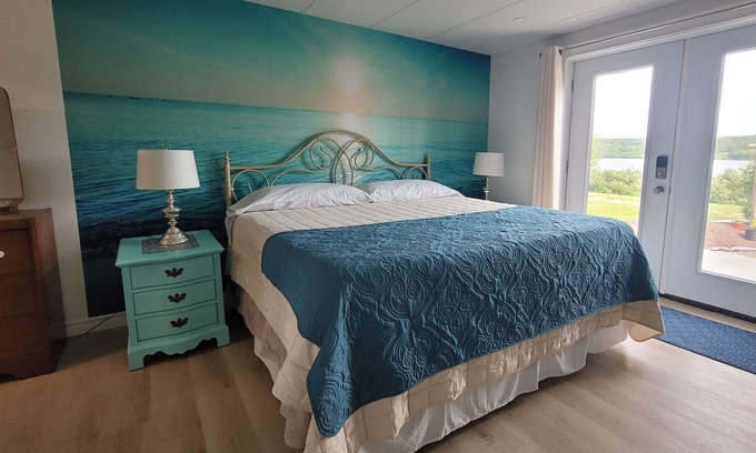 Woodstock Apartment | This 2 bedroom, 2 bathroom waterfront property offers fantastic river views!