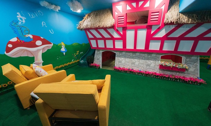 Ozark House | This Alice in Wonderland house has something for everyone!