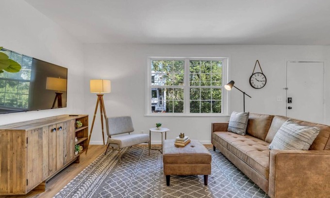 West End Apartment | This apartment is a 1 bedroom(s), 1 bathrooms, located in Nashville, TN.