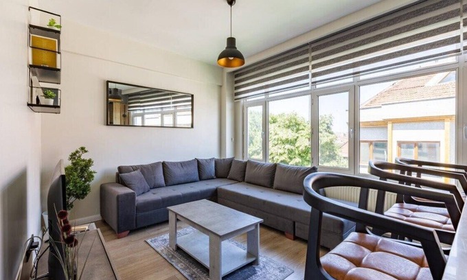Moda Apartment | This apartment is a 2 bedroom(s), 1 bathrooms, located in Kadıköy, İstanbul.
