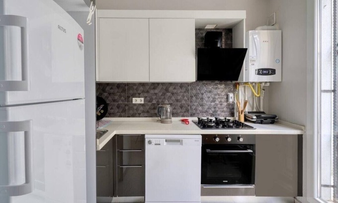 Ortakoy Apartment | This apartment is a 3 bedroom(s), 1.5 bathrooms, located in Beşiktaş, İstanbul.