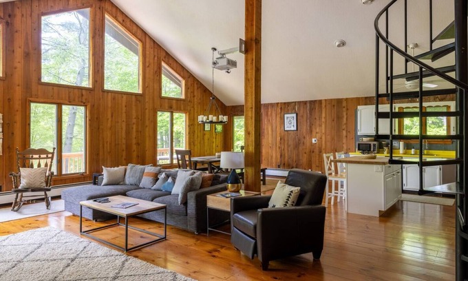 Londonderry Apartment | This apartment is a 4 bedroom(s), 2 bathrooms, located in Londonderry, VT.