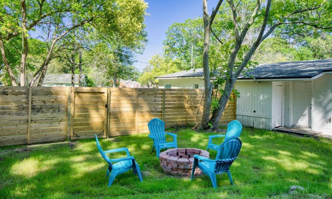 Murray Hill Apartment | This apartment is a 2 bedroom(s), 1 bathrooms, located in Jacksonville, FL.