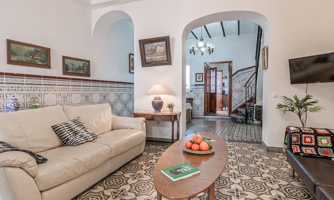El Pedroso House | This attractive vacation home is the ideal place for a nice and relaxing vacation.