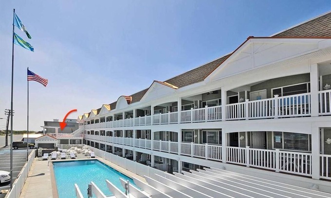 Avalon Condo | This BEACH BLOCK adorable condo at the Ocean View is one of Avalon's perfect places to get-a-way