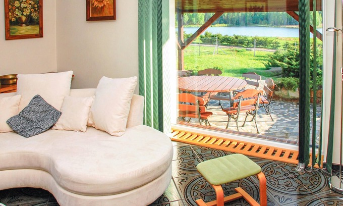 Lidzbark Warminski House | This beautiful and large holiday home is located on an enclosed plot directly on a private lake.