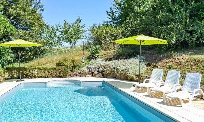 Mayrinhac-Lentour House | This beautiful stone farmhouse welcomes you in a small hamlet in the peaceful countryside.