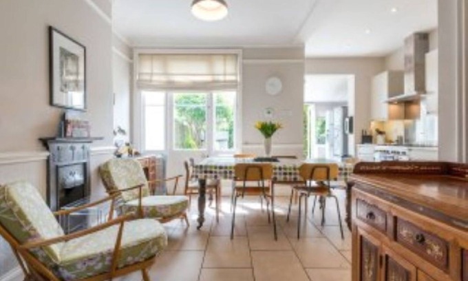 Holland Park House | This Beautiful 4 Bedroom Period House located in Ealing, West London.