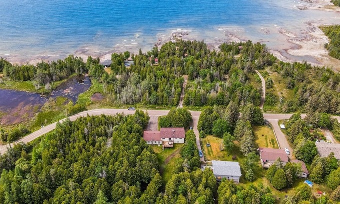 Tobermory Cottage | This cottage is a 5 bedroom(s), 2 bathrooms, located in Northern Bruce Peninsula, ON.