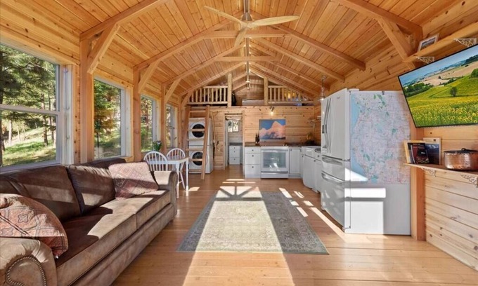Florence Cabin | This cabin is a 1 bedroom(s), 1 bathrooms, located in Florence, MT.