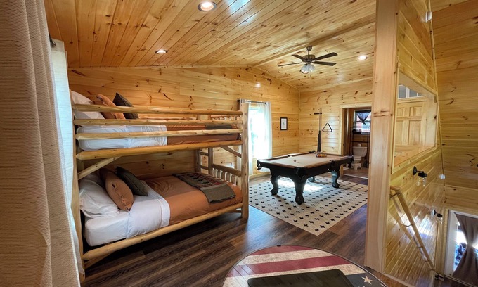 Pigeon Forge Cabin | This cabin is a 1 bedroom(s), 2 bathrooms, located in Pigeon Forge, TN.