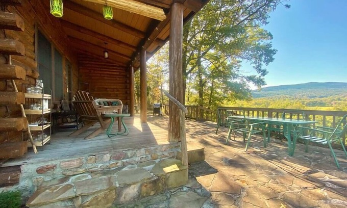 Paw Paw Cabin | This cabin is a 2 bedroom(s), 1 bathrooms, located in Paw Paw, WV.
