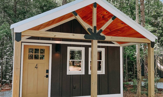 Hartwell RV Rental | This campground is a 0 bedroom(s), 1 bathrooms, located in Hartwell, GA.