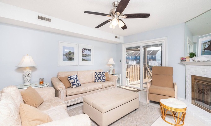 Heron Harbour Isle Condo | This charming vacation rental is ideally situated just moments from Northside Park!