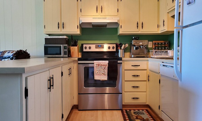 Dillon Condo | This cheery condo awaits your stay.