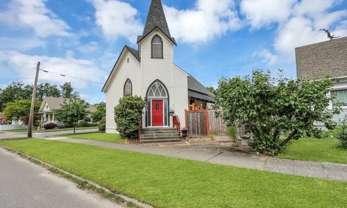 Enumclaw House | This church, converted to a full-time residence, was built in the 1800's but has been updated to modern standards.