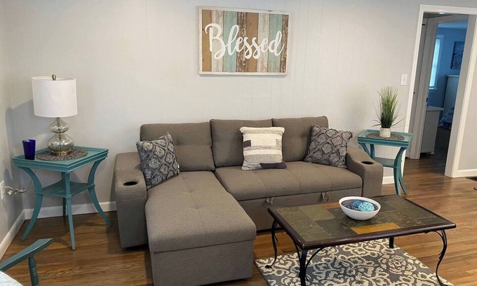 Dennis Port Cottage | This cottage is a 2 bedroom(s), 1 bathrooms, located in DENNIS PORT, MA.