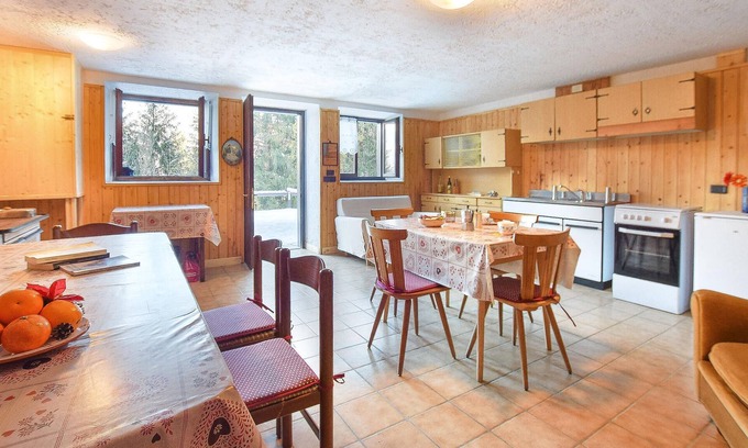 Ragoli House | This cottage is idyllically located on a plot surrounded by forest and offers good conditions for a