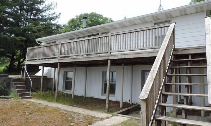 Ludington House | This Cottage offers dramatic views of Hamlin Lake with 150 feet of lakefront